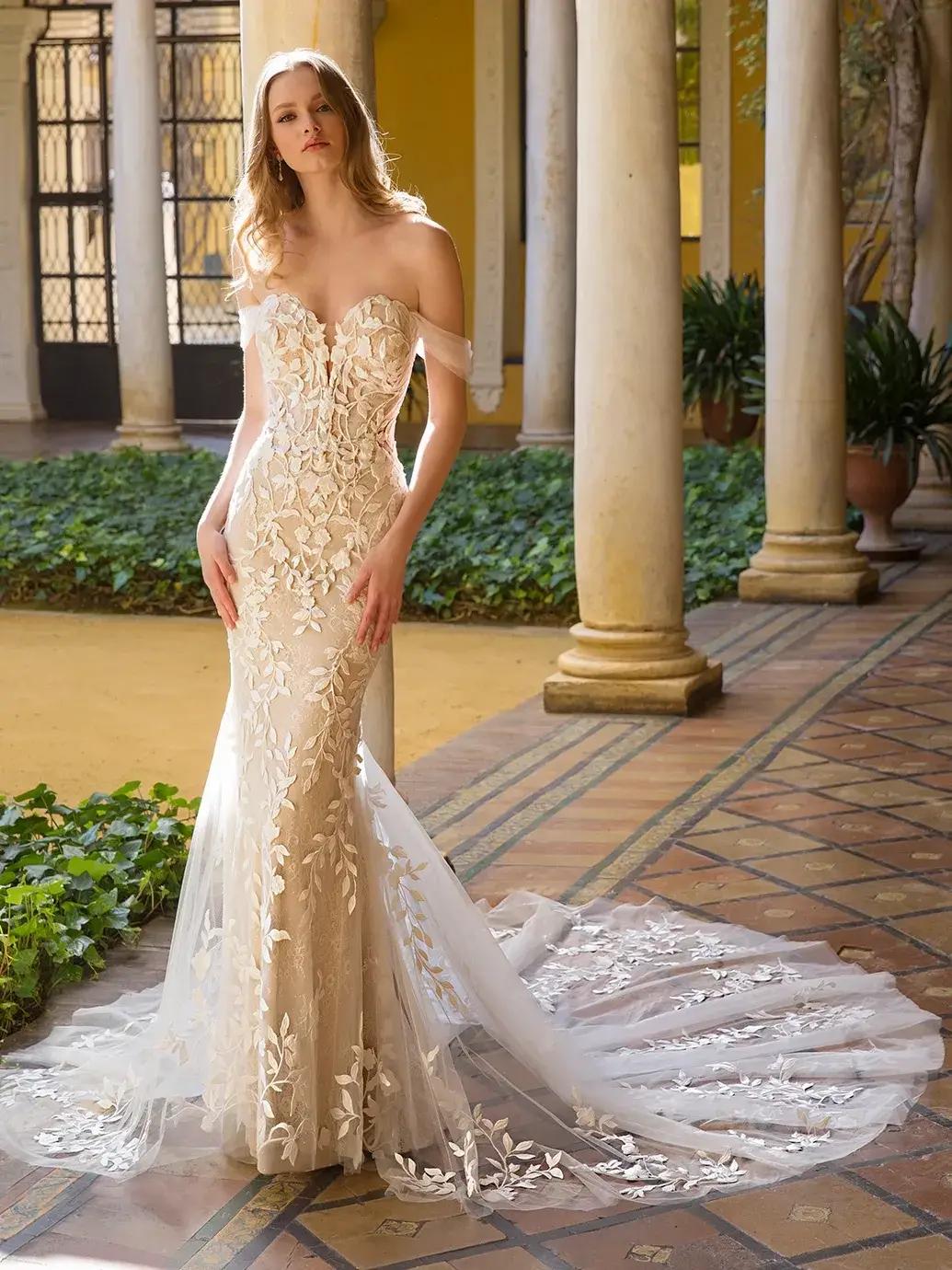 Elegance Unveiled: The Artistry of Pearl Beaded Lace Appliques on Chantilly Lace Wedding Dresses Image